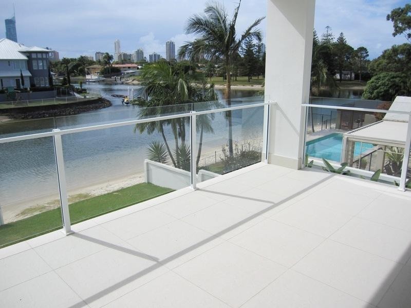 49 Beverley Crescent, Broadbeach Waters QLD 4218