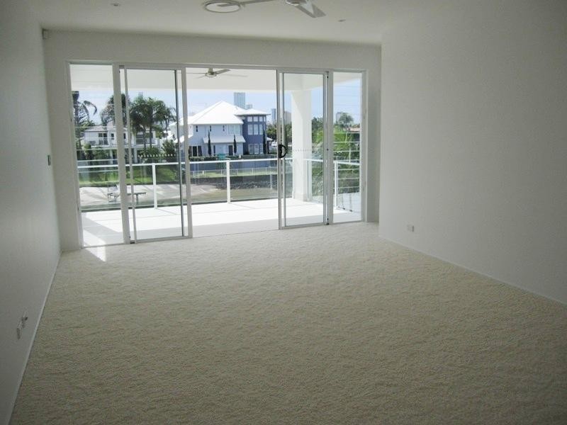 49 Beverley Crescent, Broadbeach Waters QLD 4218