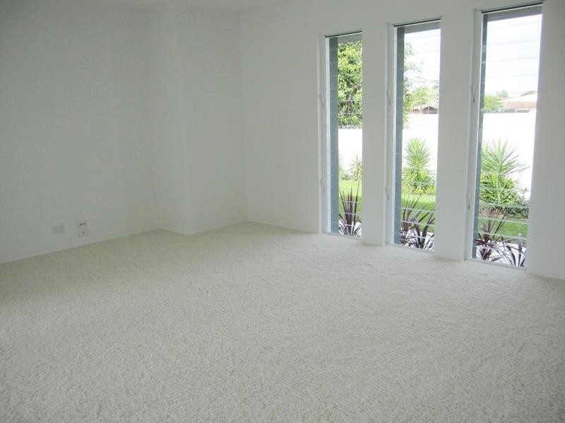 49 Beverley Crescent, Broadbeach Waters QLD 4218