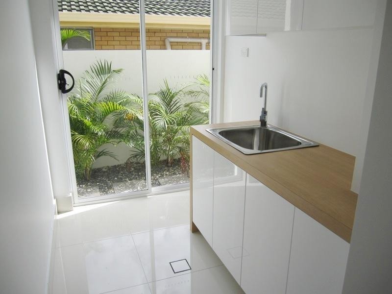 49 Beverley Crescent, Broadbeach Waters QLD 4218