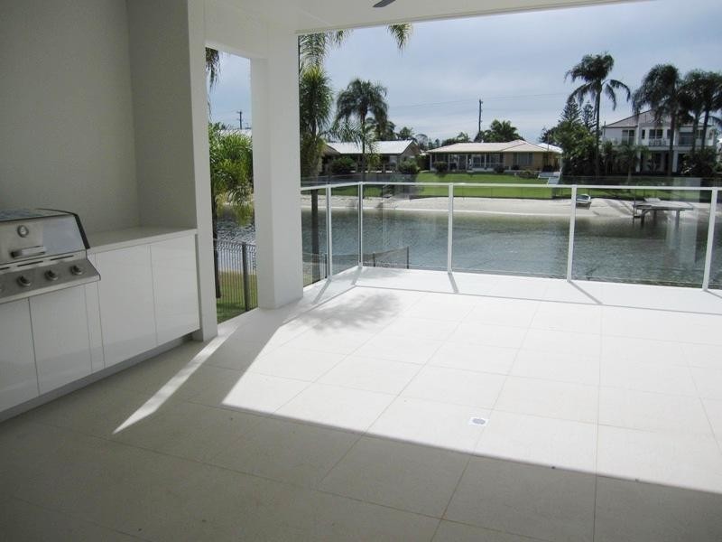 49 Beverley Crescent, Broadbeach Waters QLD 4218
