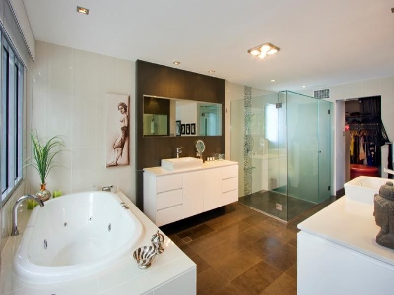 5008 Riverwood Grove, Benowa QLD 4217