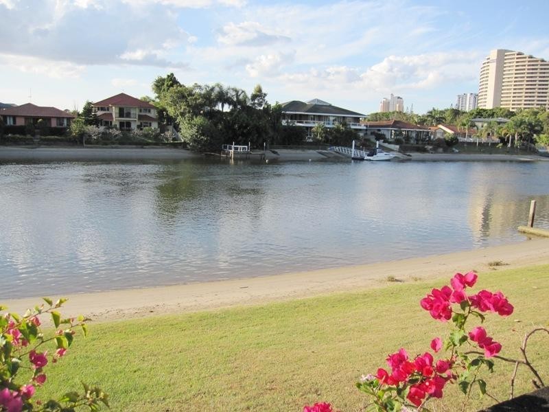 3/29 Hooker Boulevard, Broadbeach Waters QLD 4218