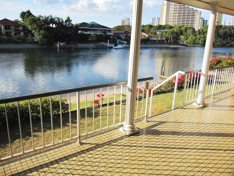 3/29 Hooker Boulevard, Broadbeach Waters QLD 4218