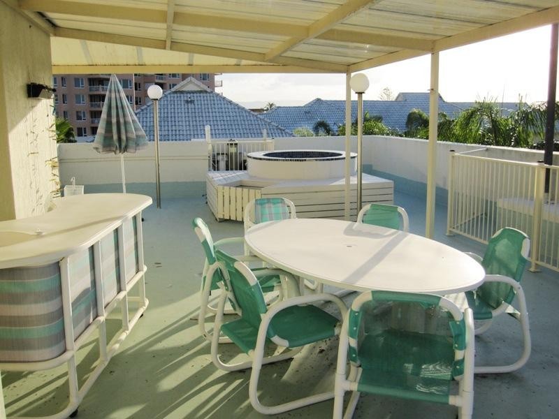 14/117 Old Burleigh Road, Surfers Paradise QLD 4217