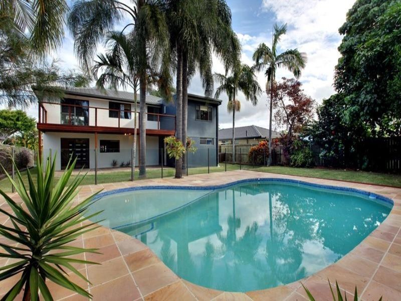 18 Firmin Court, Mermaid Waters QLD 4218