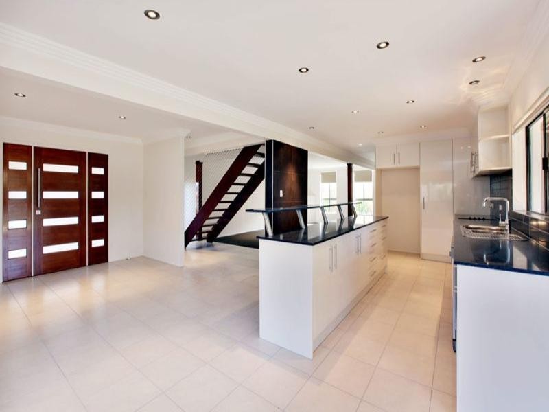 18 Firmin Court, Mermaid Waters QLD 4218