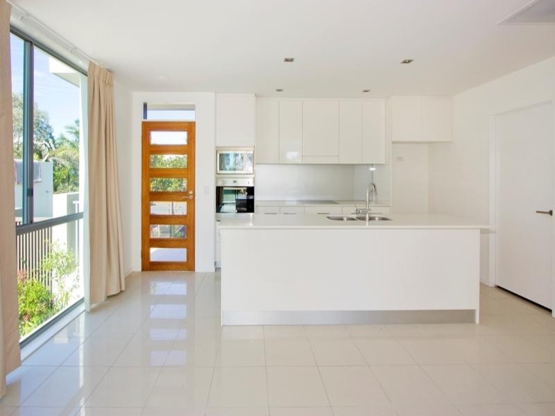 2 ‘Zone’ 9 Crescent Avenue, Mermaid Beach QLD 4218