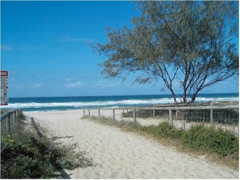 205 ‘Hi Ho Beach Apartments’ 2 Queensland Avenue, Broadbeach QLD 4218