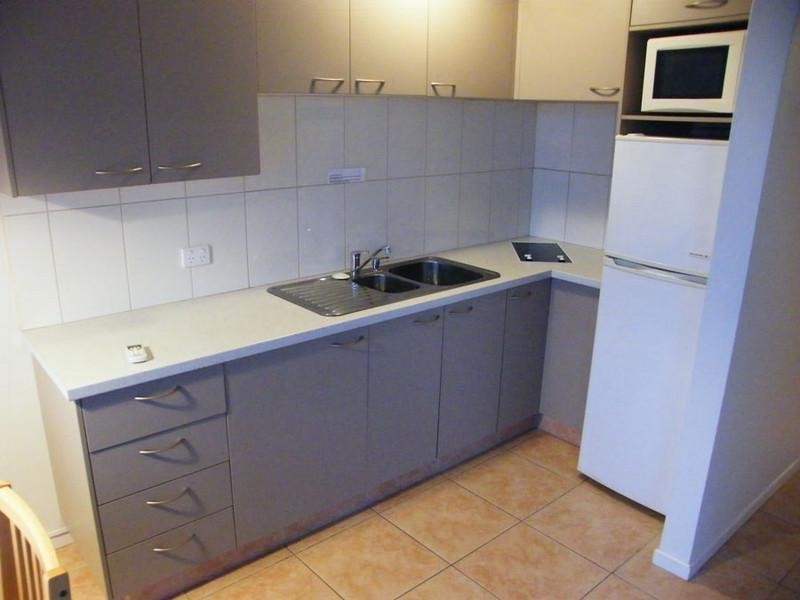 205 ‘Hi Ho Beach Apartments’ 2 Queensland Avenue, Broadbeach QLD 4218