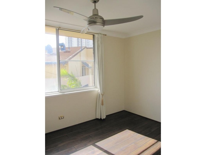 16/21 Armrick Avenue, Broadbeach QLD 4218