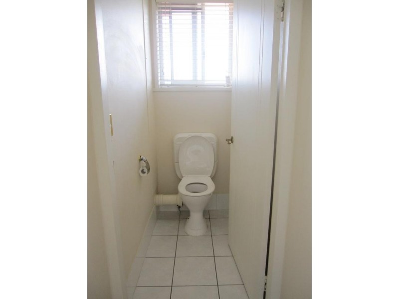 16/21 Armrick Avenue, Broadbeach QLD 4218