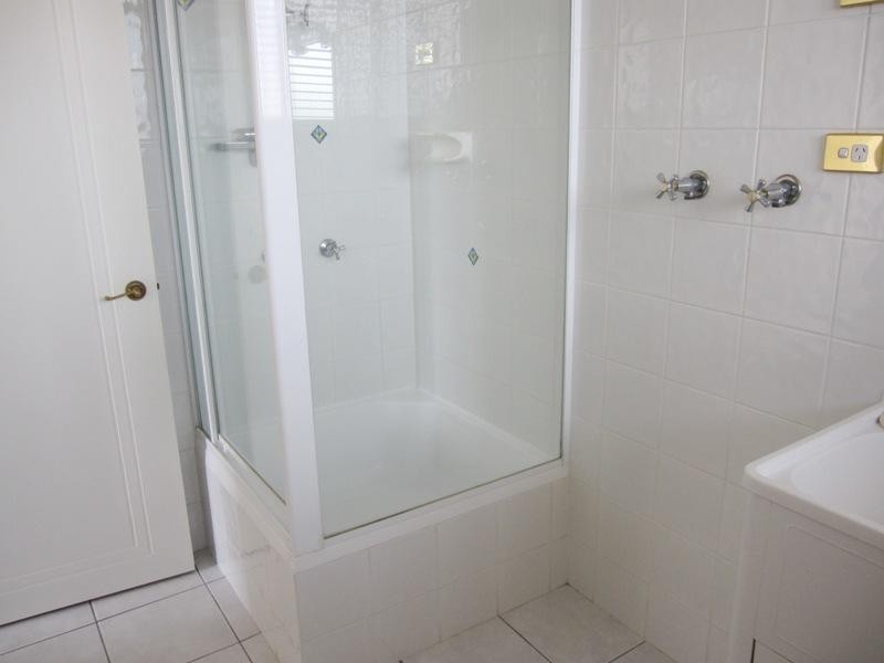 16/21 Armrick Avenue, Broadbeach QLD 4218