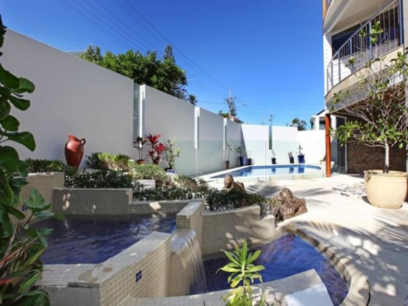 98 Hedges Avenue, Mermaid Beach QLD 4218