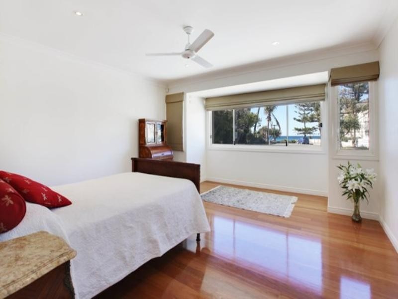 98 Hedges Avenue, Mermaid Beach QLD 4218