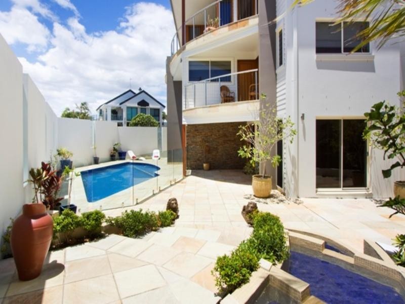 98 Hedges Avenue, Mermaid Beach QLD 4218