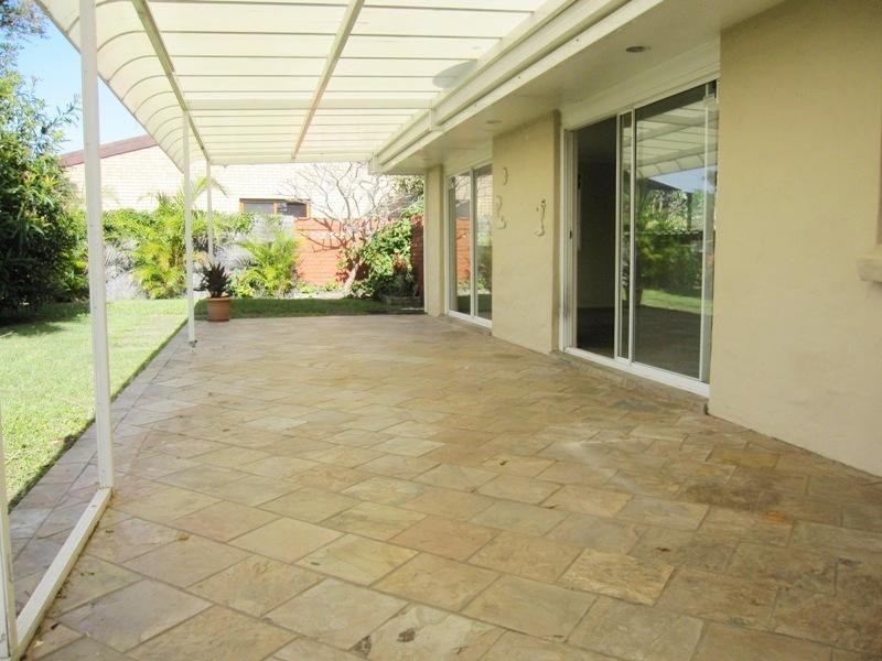 33 Bermuda Street, Broadbeach Waters QLD 4218