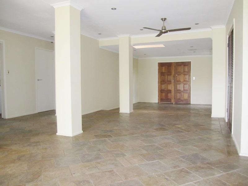 33 Bermuda Street, Broadbeach Waters QLD 4218