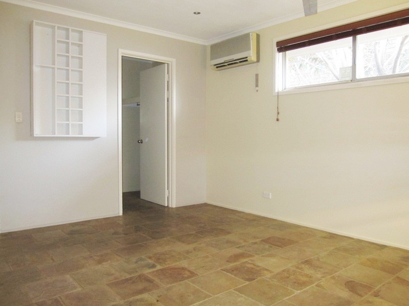 33 Bermuda Street, Broadbeach Waters QLD 4218