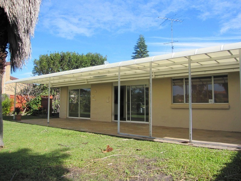 33 Bermuda Street, Broadbeach Waters QLD 4218