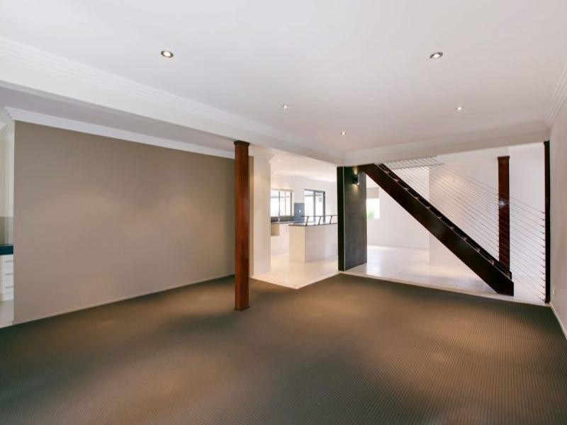 18 Firmin Court, Mermaid Waters QLD 4218