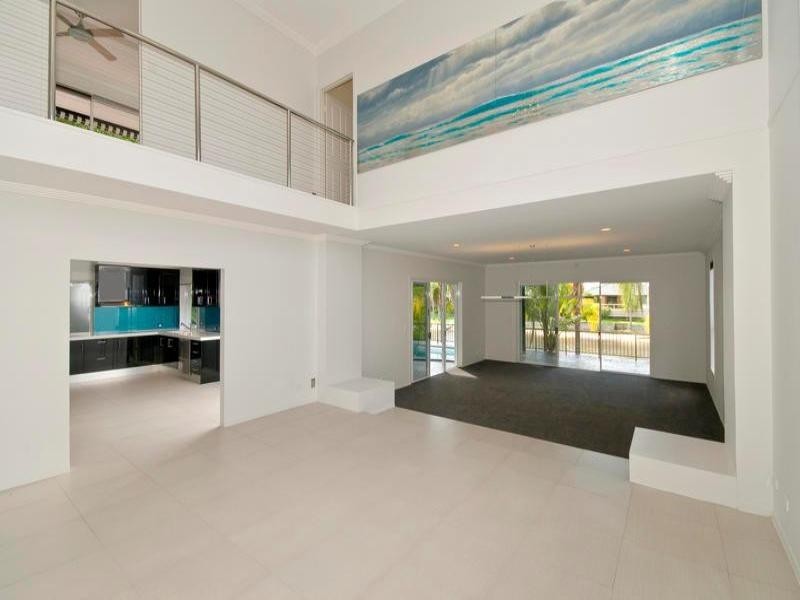 21 McIlwain Drive, Mermaid Waters QLD 4218