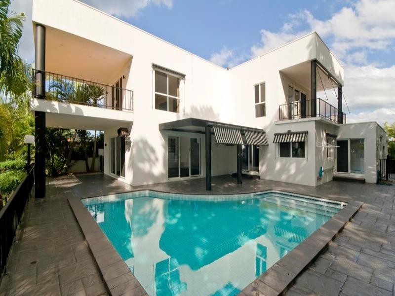 21 McIlwain Drive, Mermaid Waters QLD 4218