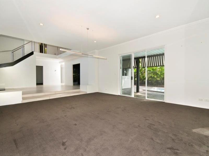 21 McIlwain Drive, Mermaid Waters QLD 4218