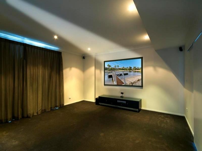 21 McIlwain Drive, Mermaid Waters QLD 4218