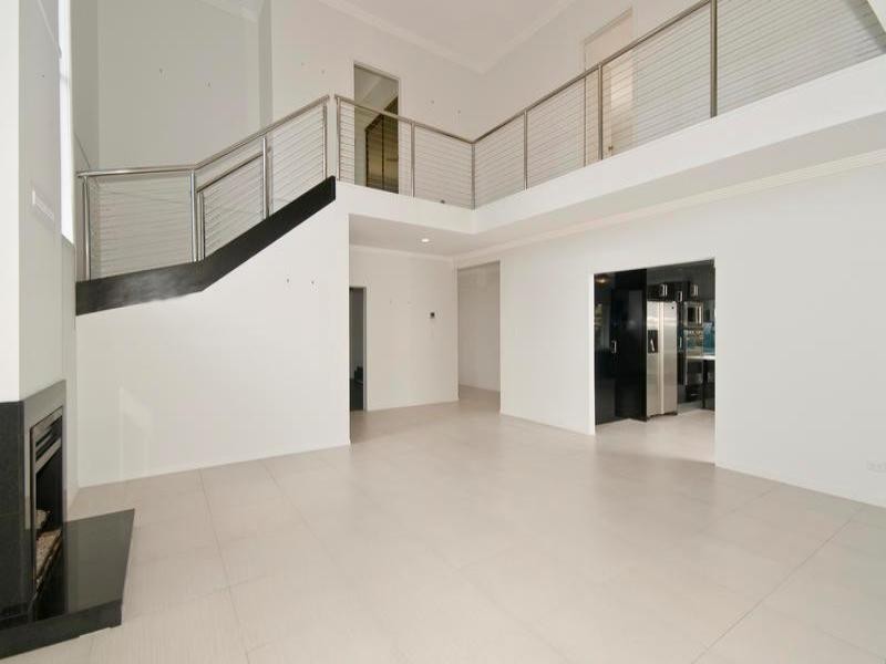 21 McIlwain Drive, Mermaid Waters QLD 4218