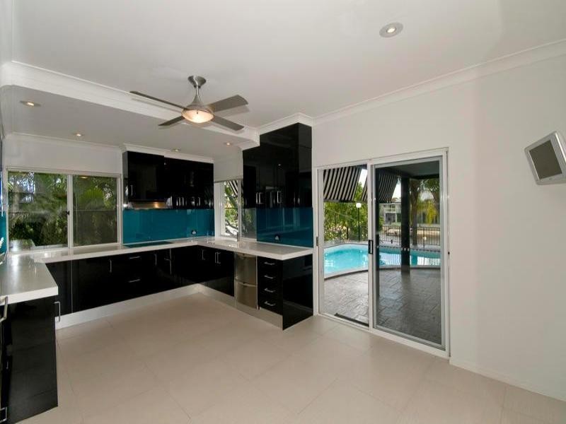 21 McIlwain Drive, Mermaid Waters QLD 4218