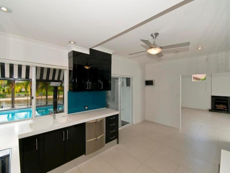 21 McIlwain Drive, Mermaid Waters QLD 4218
