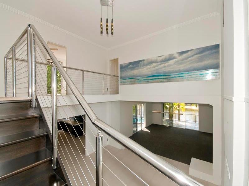 21 McIlwain Drive, Mermaid Waters QLD 4218