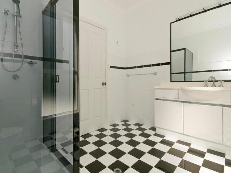 21 McIlwain Drive, Mermaid Waters QLD 4218