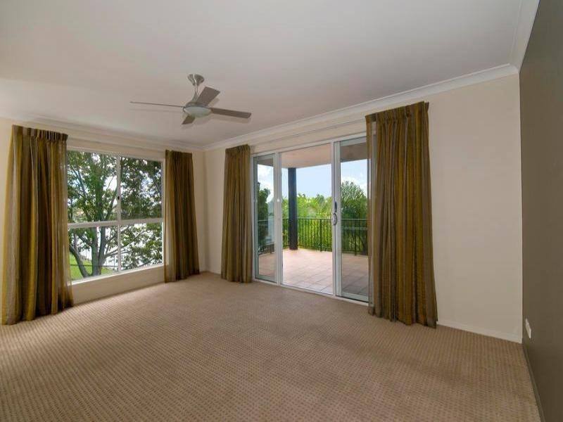 21 McIlwain Drive, Mermaid Waters QLD 4218