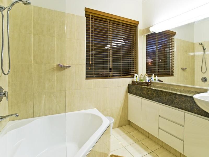 5 Albatross Avenue, Mermaid Beach QLD 4218