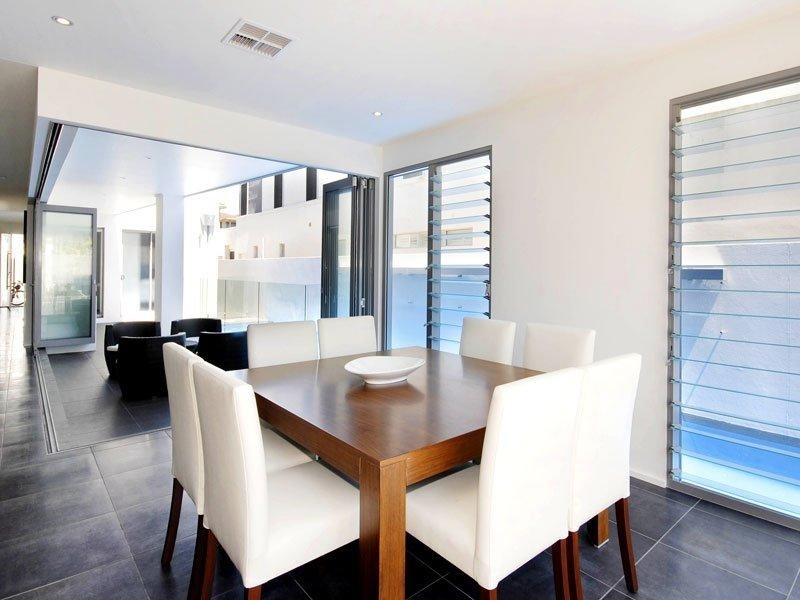 71 Seagull Avenue, Mermaid Beach QLD 4218