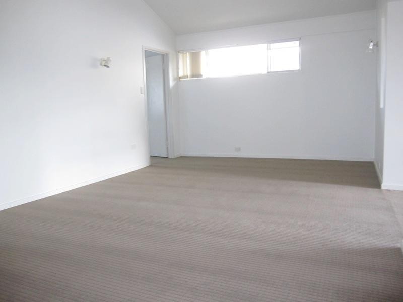 11 Platypus Avenue, Sorrento QLD 4217