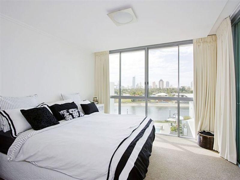 2315 33 Te Peters Drive, Broadbeach QLD 4218