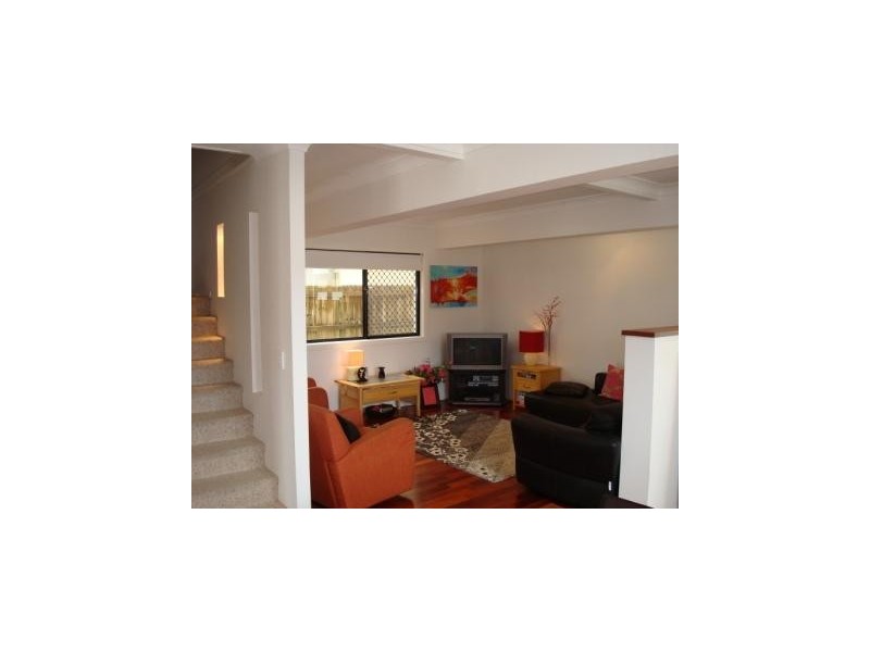 28 Dawn Parade, Miami QLD 4220