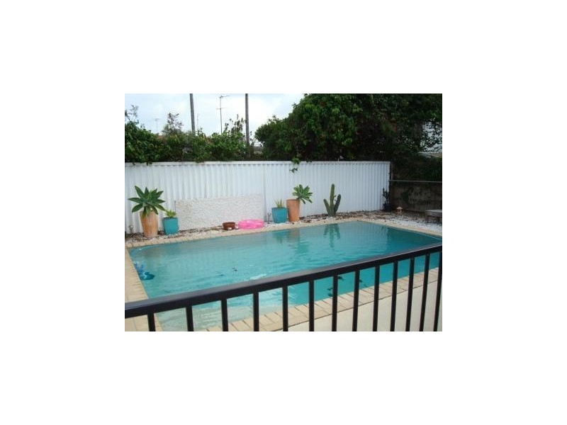 28 Dawn Parade, Miami QLD 4220