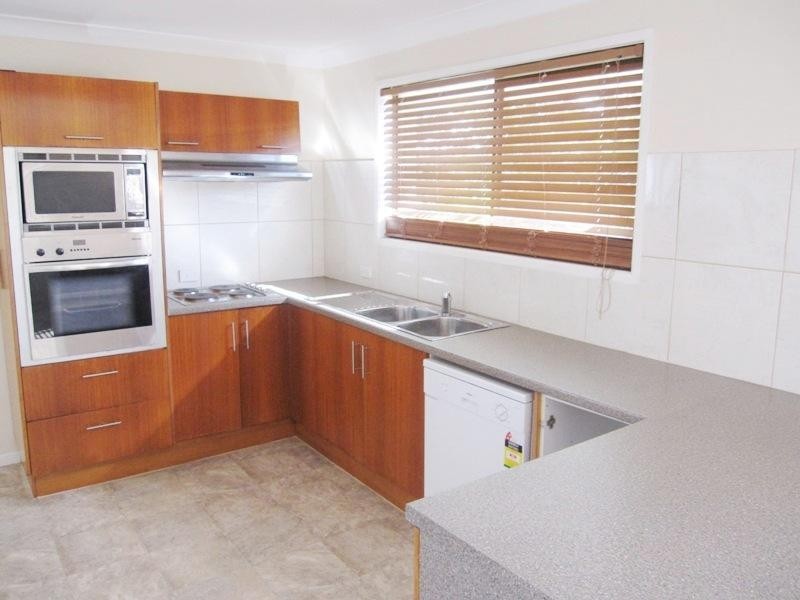 2/6 Macaw Avenue, Miami QLD 4220