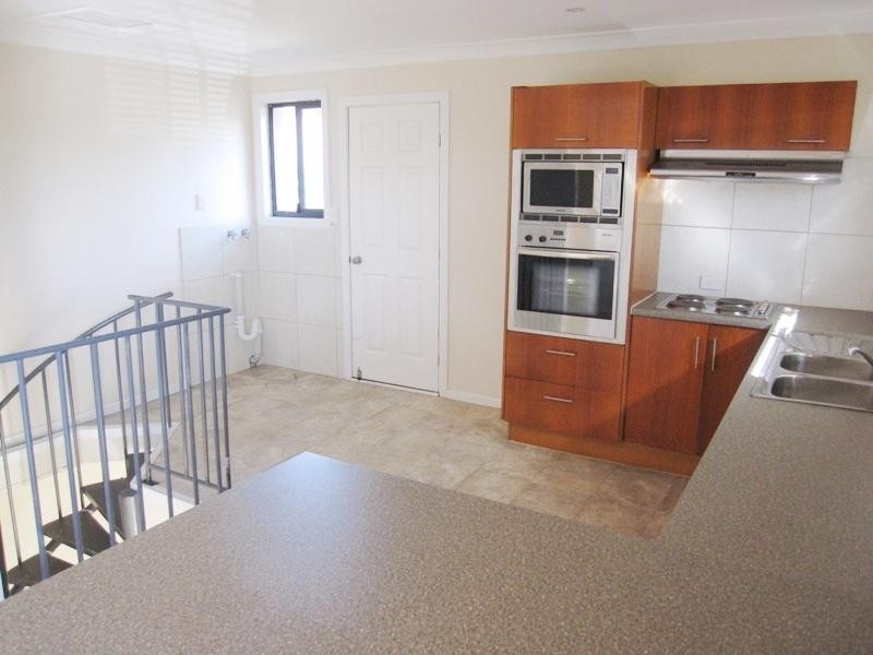 2/6 Macaw Avenue, Miami QLD 4220