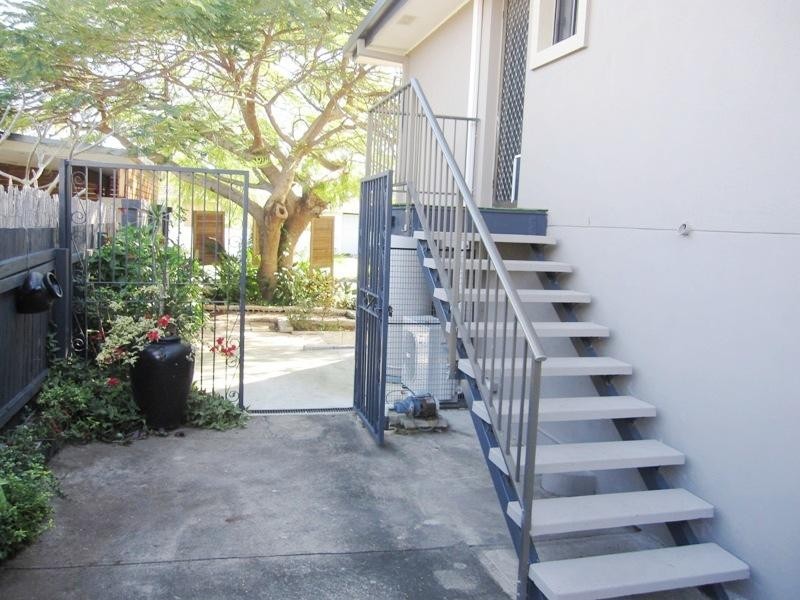 2/6 Macaw Avenue, Miami QLD 4220