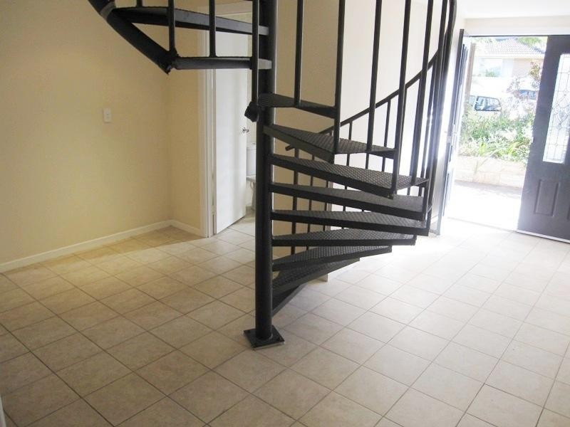 2/6 Macaw Avenue, Miami QLD 4220