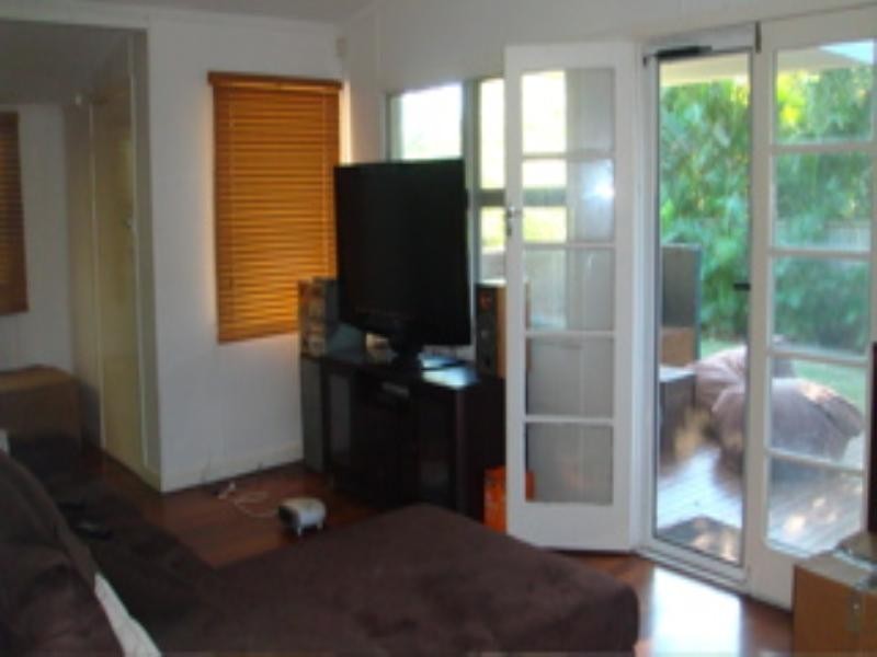 26 Allambi Avenue, Broadbeach Waters QLD 4218