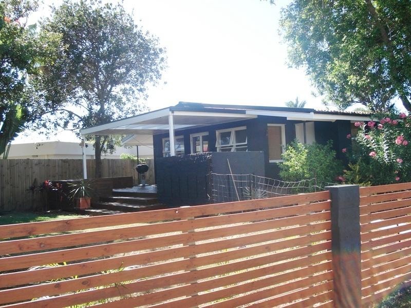 26 Allambi Avenue, Broadbeach Waters QLD 4218