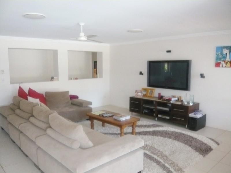 21 Bombala Street, Broadbeach Waters QLD 4218