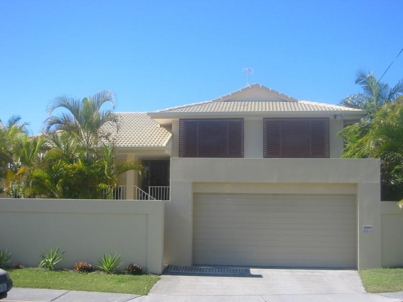 14 Savoy Drive, Broadbeach Waters QLD 4218