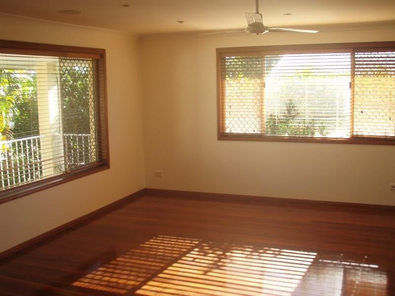 14 Savoy Drive, Broadbeach Waters QLD 4218